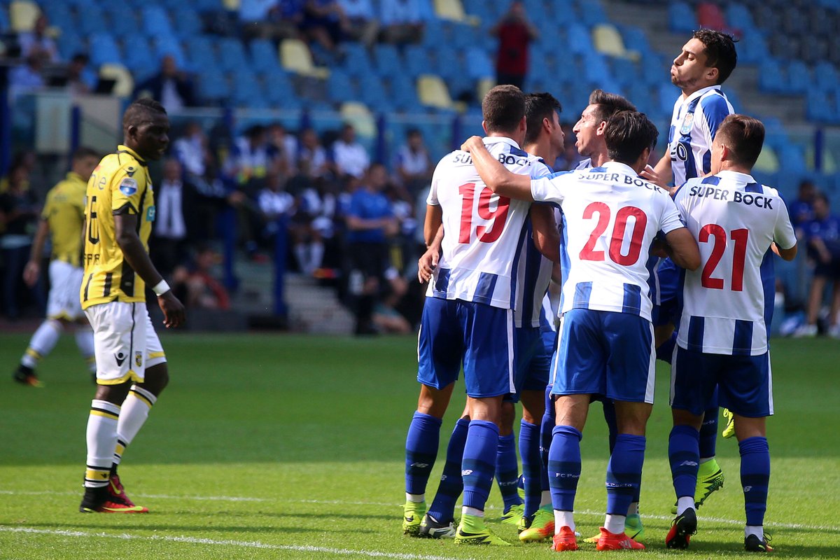 Jugadores del Porto festejan el triunfo. (Foto Prensa Libre: Twitter)