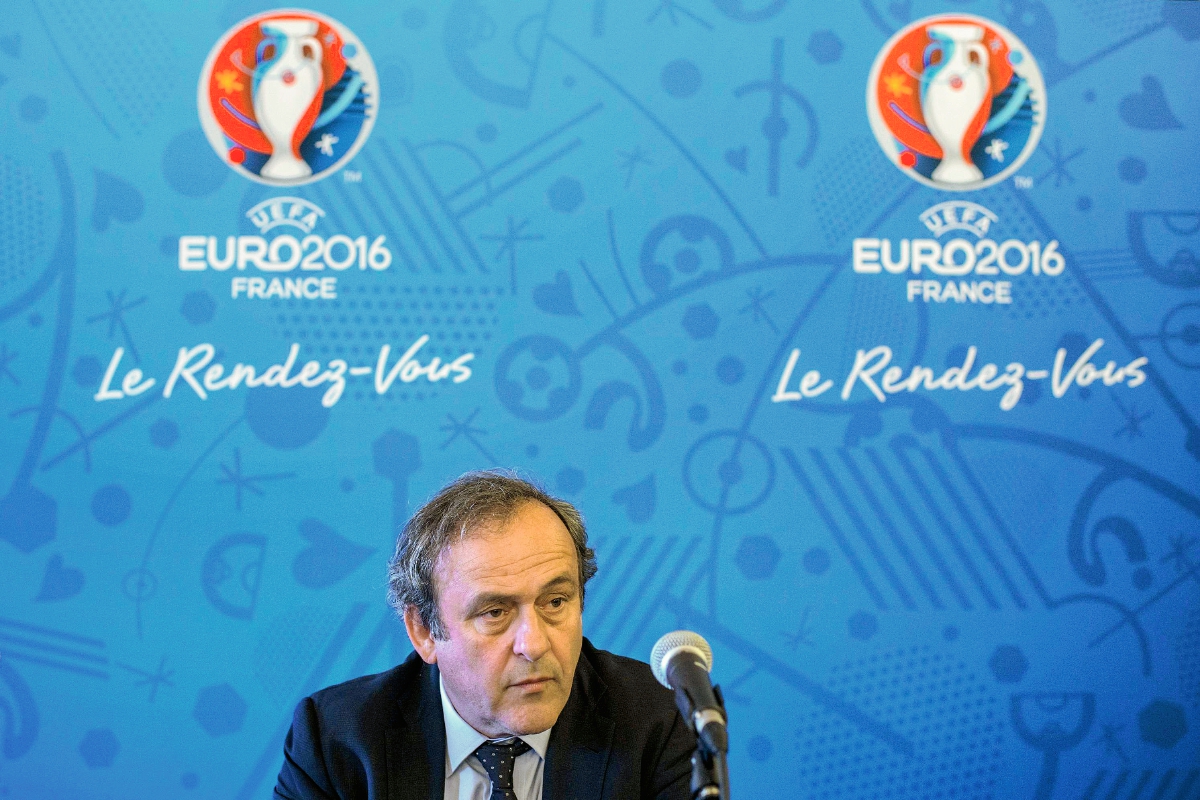 Michel Platini respondió a las preguntas de los futbolistas y dirigentes. (Foto Prensa Libre: AFP)
