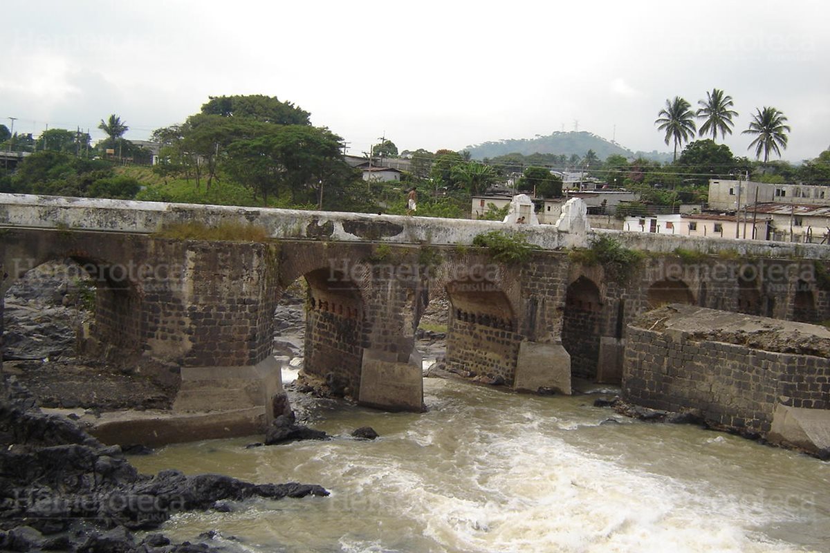 16/02/2006. Puente Los Esclavos, de la aldea del mismo nombre, en Cuilapa, Santa Rosa. (Foto: Hemeroteca PL).