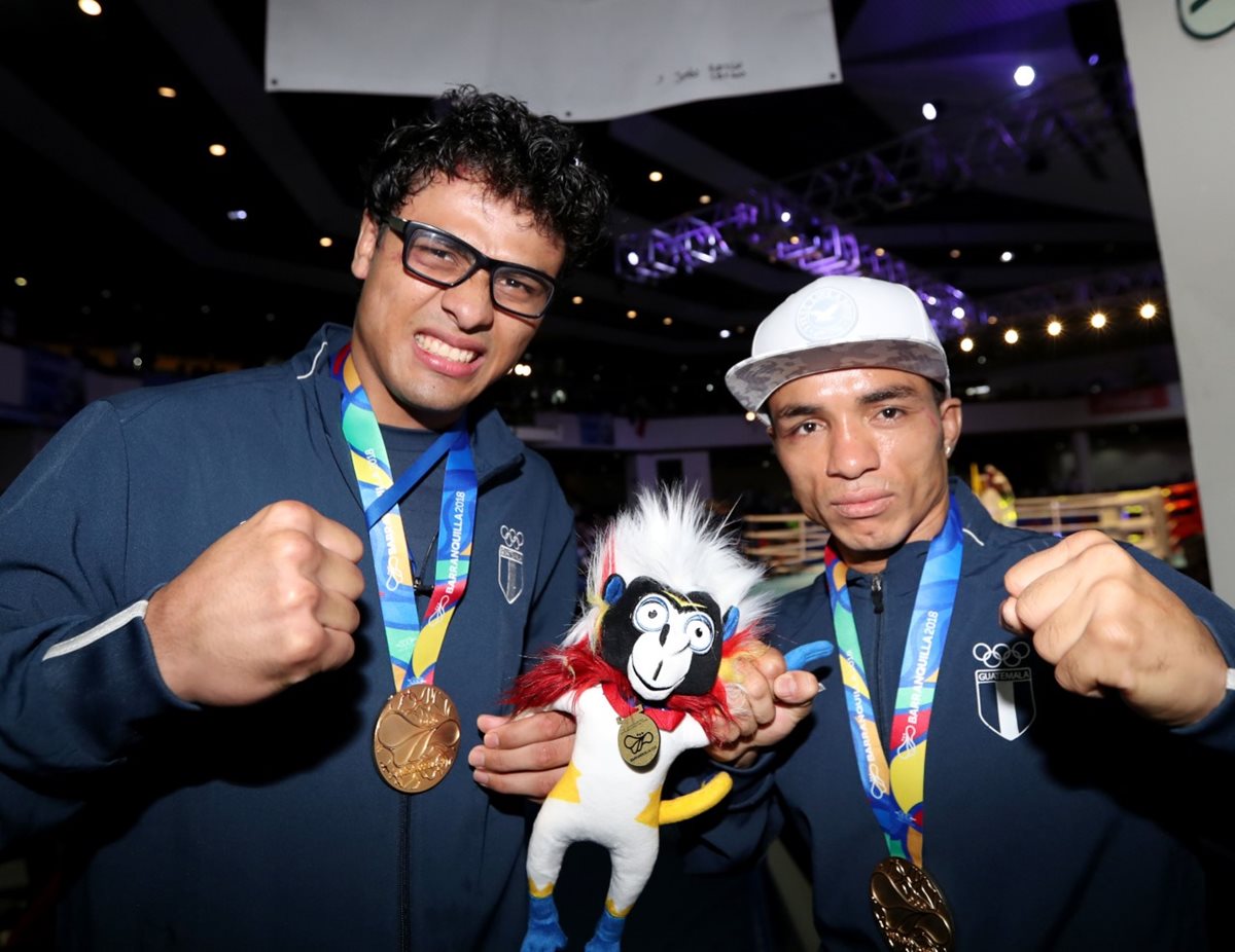 Los dos boxeadores guatemaltecos llenaron de orgullo al país con doble medalla de oro en sus respectivas categorías. (Foto Prensa Libre: Carlos Vicente)