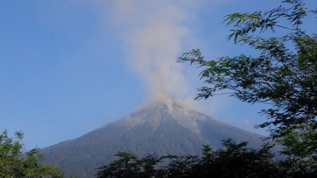 Así lucia el Volcán de Fuego el viernes último. (Foto: Hemeroteca PL)