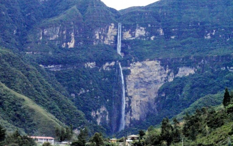 La catarata Gocta de Amazonas, tiene una altura total de 771 metros y es considerada una de las más "alucinantes" del planeta. (Foto tomada del sitio: www.canaln.pe).