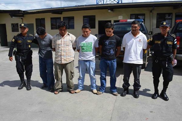 Cinco integrantes de una banda delincuencial fueron apresados por la Policía en Chimaltenango. (Foto Prensa Libre: José Rosales)<br _mce_bogus="1"/>