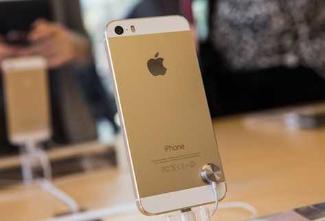 Nueve millones de nuevos modelos del iPhone se vendieron en su primer fin de semana en el mercado (Foto Prensa Libre: AFP).