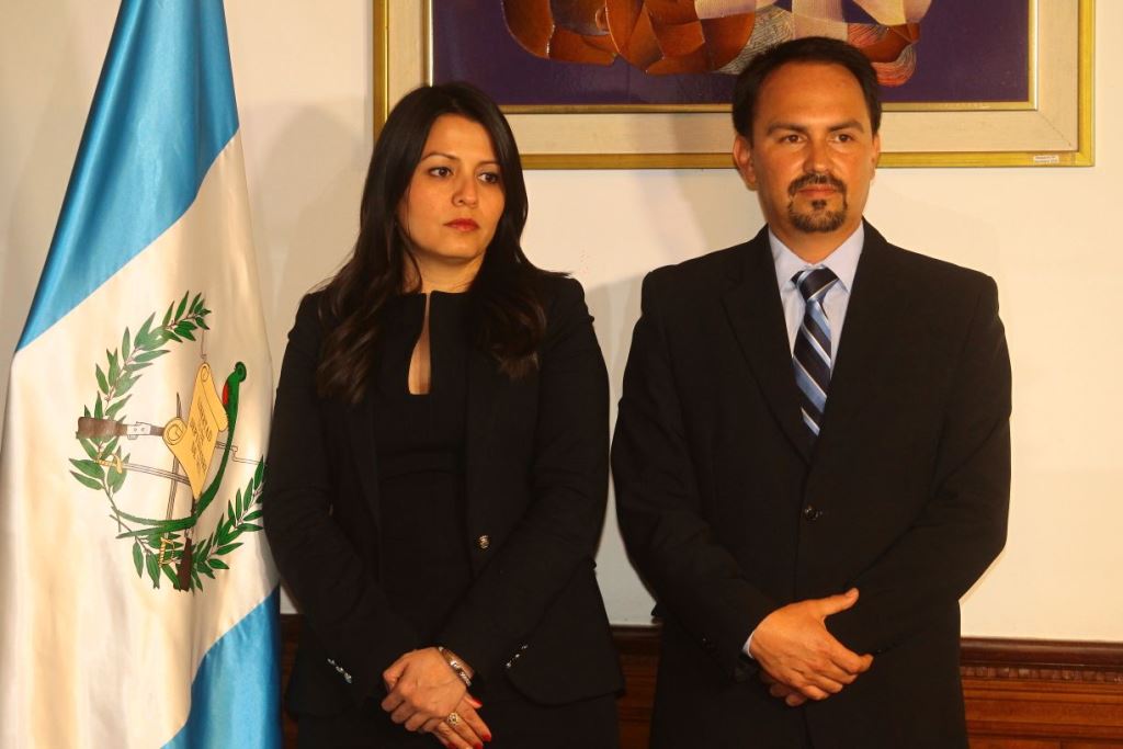 Los nuevos gobernadores, Vanessa Marín de Suchitepéquez y Alfonso Villagrán de San Marcos. (Foto Prensa Libre: Álvaro Interiano) 
