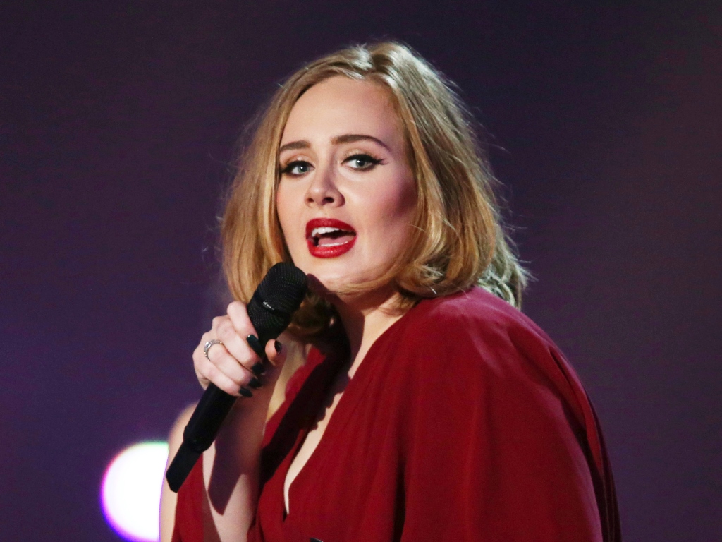 Adele dice que rechazó oferta de cantar en el medio tiempo del Super Bowl 2017. (Foto Prensa Libre: AP)