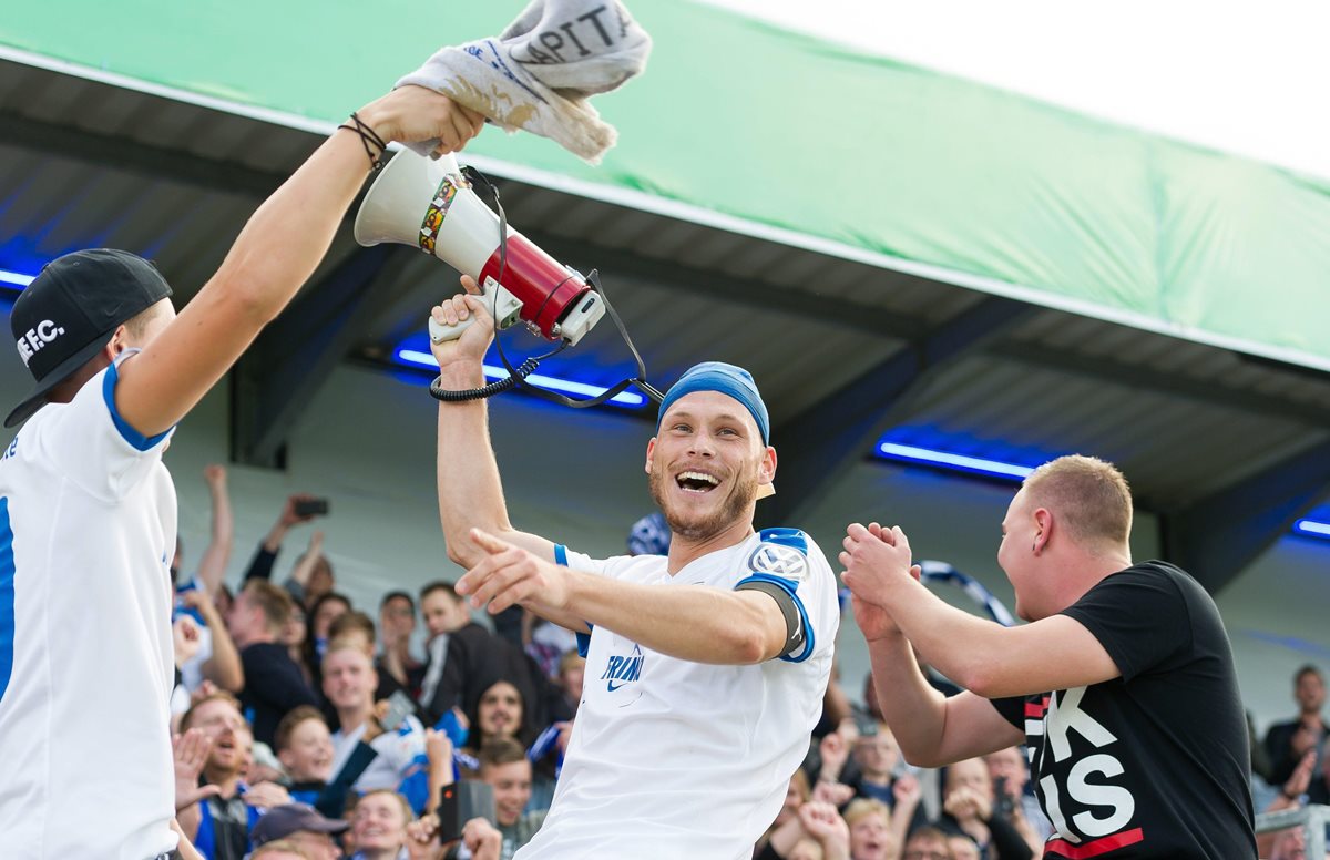 Así celebraron los jugadores del Lotte el triunfo frente al Werder Bremen. (Foto Prensa Libre: EFE)