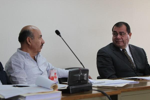 Los militares retirados Napoleón Rojas Méndez y Jacobo Salán Sánchez, en la audiencia del Tribunal Segundo de Sentencia.