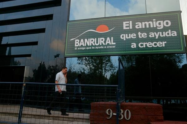 Agencia de Banrural en la zona 9 de la capital. (Foto Prensa Libre: Archivo)<br _mce_bogus="1"/>