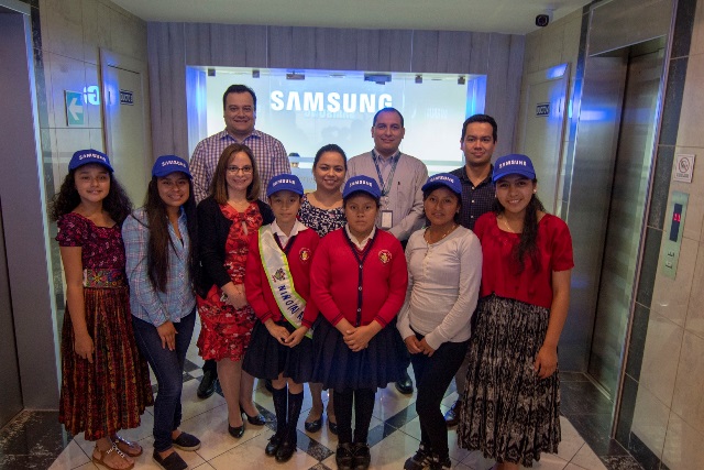 Niñas en Guatemala ocupan cargos en Samsung