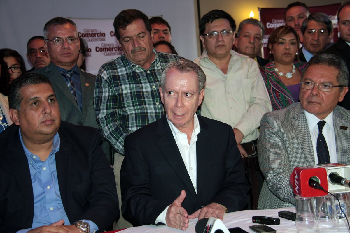 El presidente del Cacif, Jorge Briz, se reunió con empresarios de Xela. (Foto Prensa Libre: Carlos Ventura)