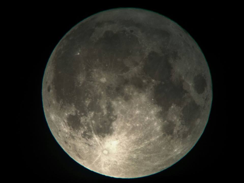 La Luna no se encontraba tan cerca del planeta desde hace 70 años. (Foto Prensa Libre: cortesía de Richard Gutiérrez).