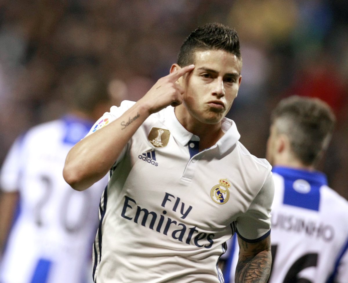 El colombiano James Rodríguez festeja uno de los goles frente al Depor. (Foto Prensa Libre: AFP)