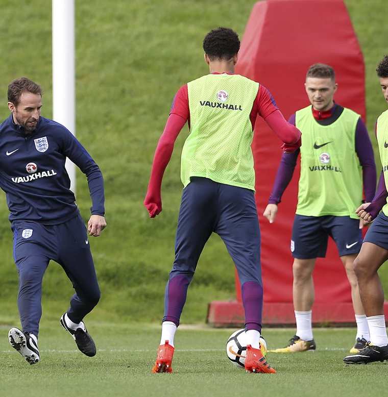 El técnico de Inglaterra Gareth Southgate intenta que su selección llegue en buen momento. (Foto Prensa Libre: AP)