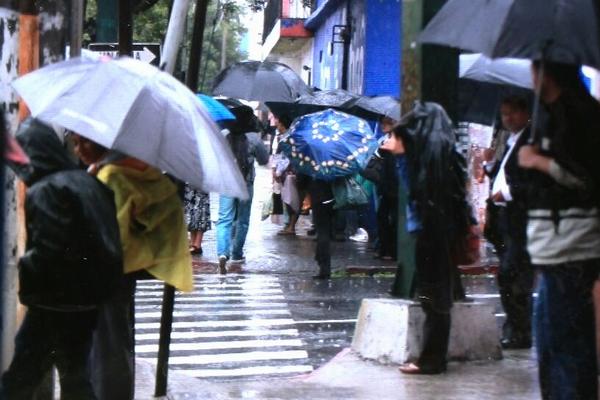 La lluvia forma parte de las condiciones climáticas de esta época. (Foto Prensa Libre: Archivo)