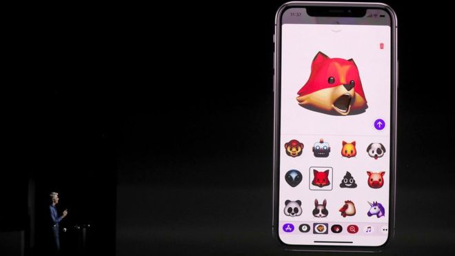 El nuevo celular de Apple permite convertir tu propio rostro en un emoji parlanchín. Pero otras tecnologías ofrecen opciones similares. (Foto Prensa Libre:GETTY IMAGES)