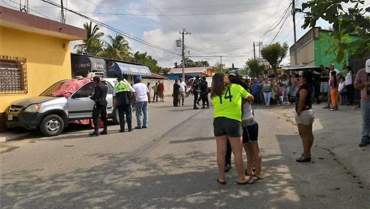 El ataque contra el alcalde de Zacapa, Julio Alberto Enríquez Sánchez, ocurrió en la aldea La Majada, a unos 15 metros de su vivienda. (Foto Prensa Libre: Mario Morales)