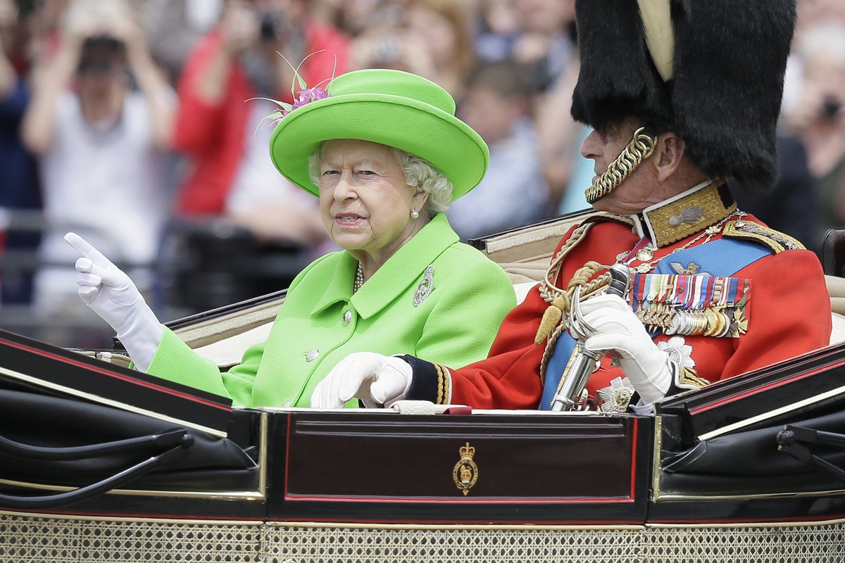 Reina Isabel II de Inglaterra celebra su 90 cumpleaños en Londres. (Foto Prensa Libre: AFP)
