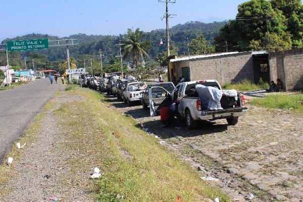 Migrantes con carros rodados no podrán ingresar por  frontera Talismán, México.