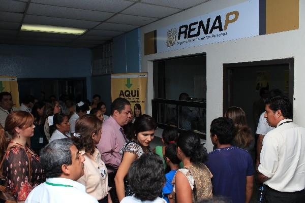 Aglomeraciones en oficinas del Renap.