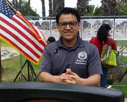 El guatemalteco Jhony Pineda durante una actividad como alcalde de la ciudad de Huntington Park, California. (Foto Prensa Libre: Huntington Park Mayor Jhonny Pineda).