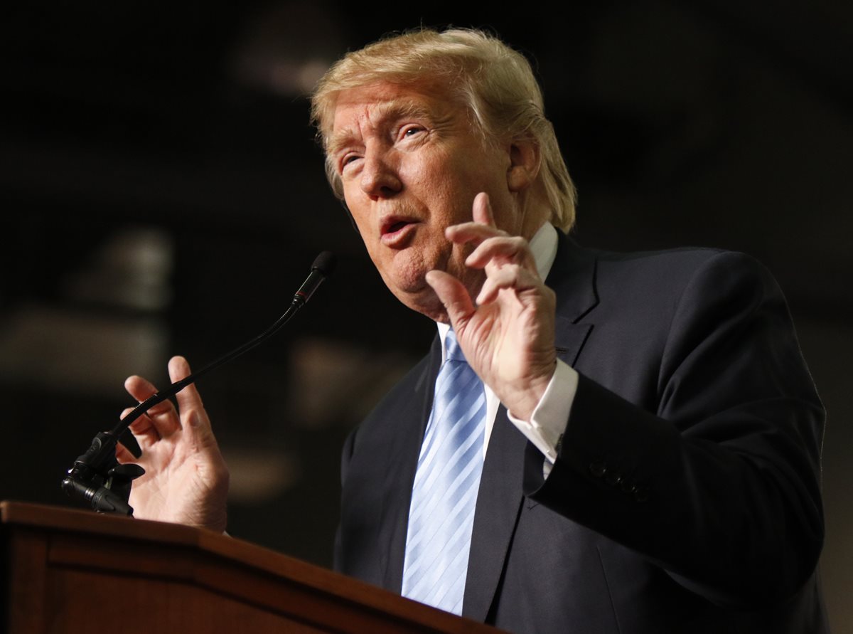 El precandidato republicano, Donald Trump, durante uno de sus discursos. (Foto Prensa Libre: AP).