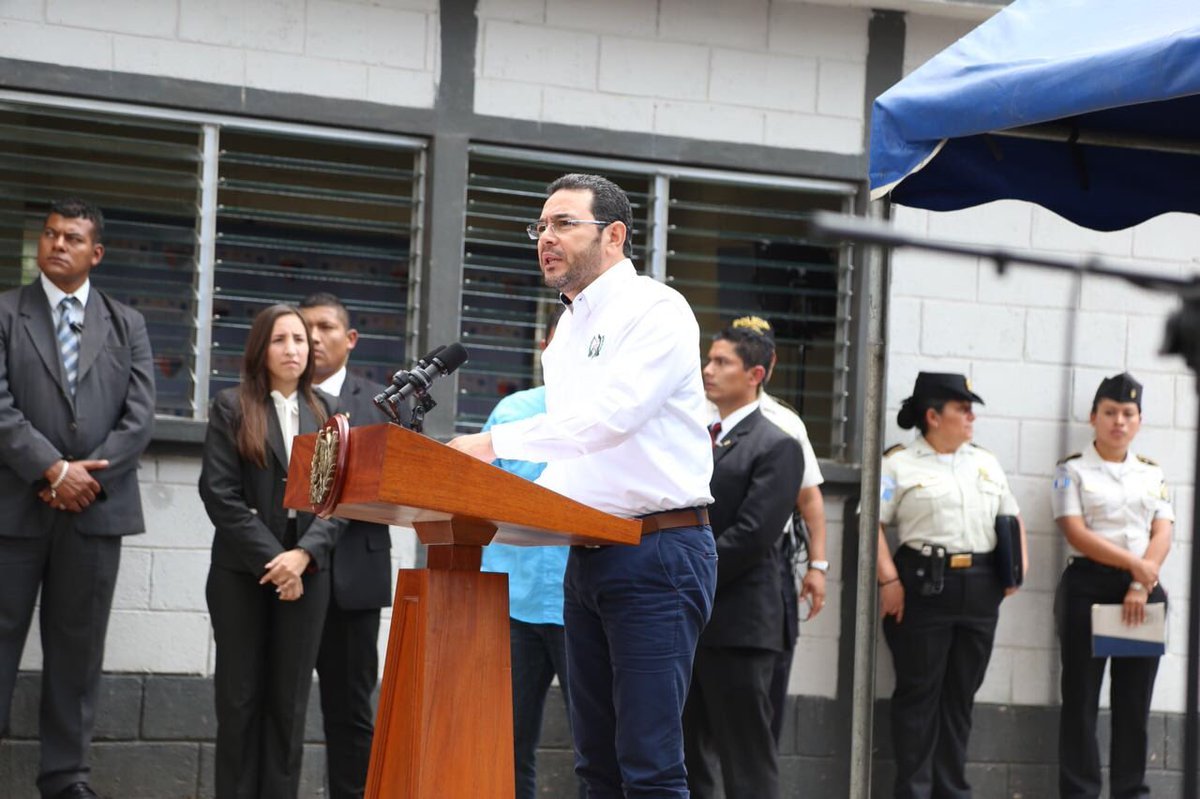 Jimmy Morales presidente de Guatemala durante retiro del Ejército de tareas de seguridad ciudadana.