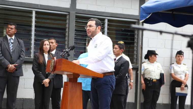 Jimmy Morales presidente de Guatemala durante retiro del Ejército de tareas de seguridad ciudadana.