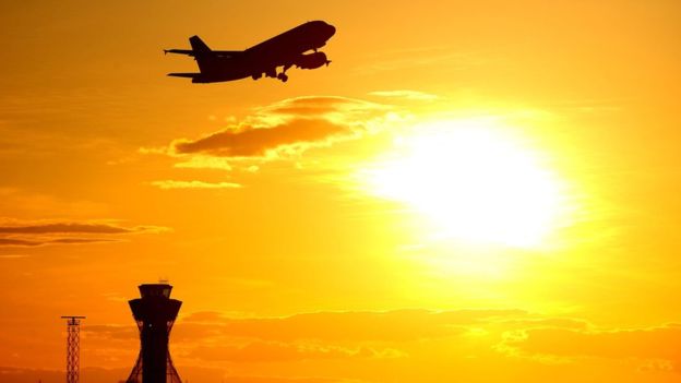 Se estima que el actual descenso de los precios producirá que la cantidad de viajes realizados hasta fin de año sea un 7.2% superior al del año pasado.  (Foto Prensa Libre: PA)