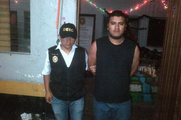  Al detenido se le vincula con al muerte de dos hombres. (Foto Prensa Libre: Rigoberto Escobar).