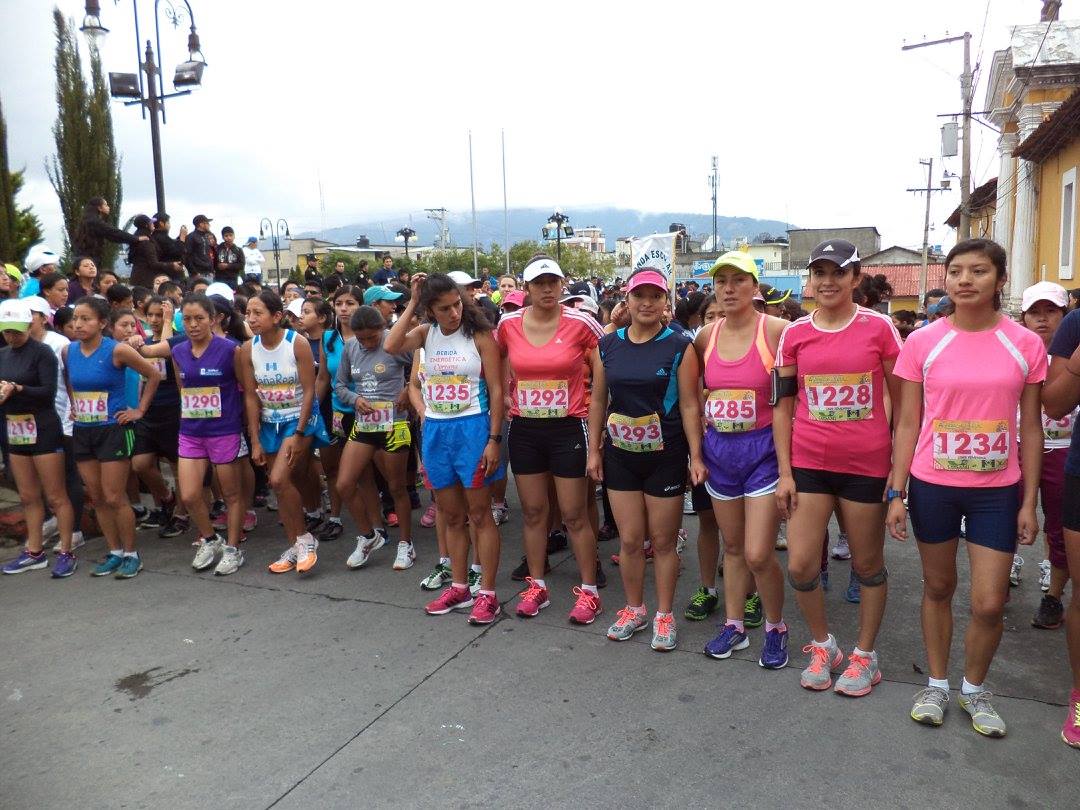 Los organizadores han puesto a la venta mil 500 números, pero esperan contar con 3 mil corredores. (Foto Prensa Libre: Raúl Juárez)
