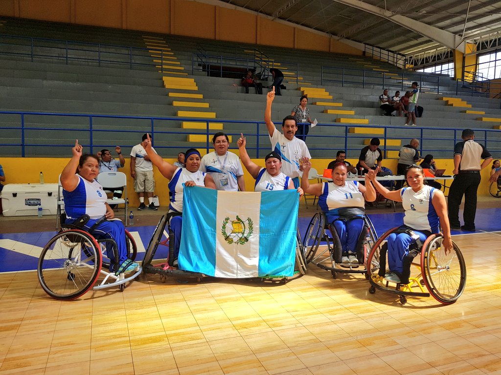 Las seleccionadas femeninas festejaron luego de ganar la medalla de oro en Managua 2018. (Foto Prensa Libre: CDAG)