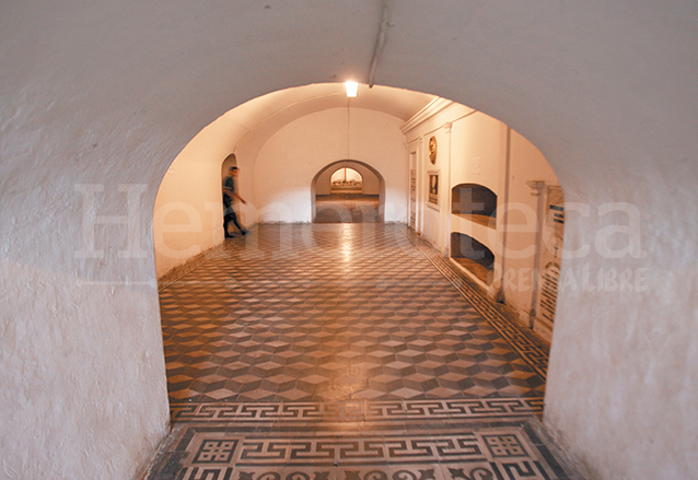 Las criptas de Catedral Metropolitana acoge las tumbas de personajes de la política y religión. (Foto: Hemeroteca PL)