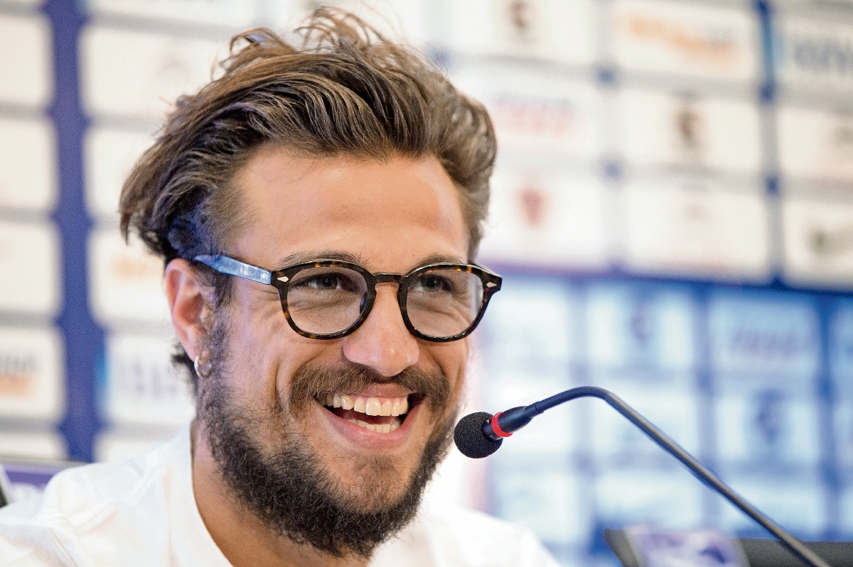 Daniel Osvaldo está feliz y entusiasmado por esta nueva etapa que inicia en Boca Juniors. (Foto Prensa Libre: AP).