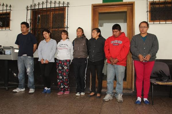 Los detenidos son acusados de extorsión. (Foto Prensa Libre: Miguel López).