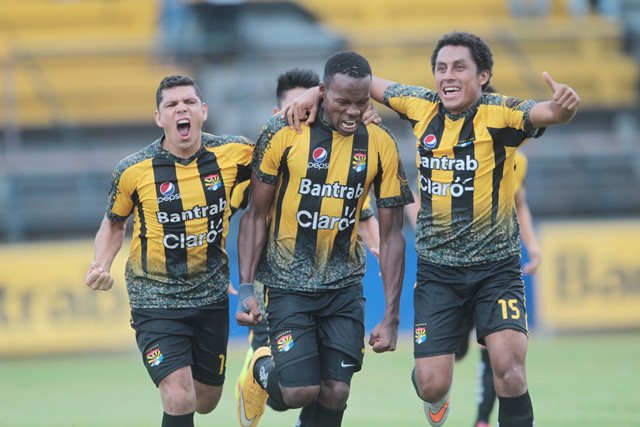 Aurora FC, visitará hoy a las 15 horas a Puerto Iztapa, por los Cuartos de Final. (Foto Prensa Libre:Norvin Mendoza)