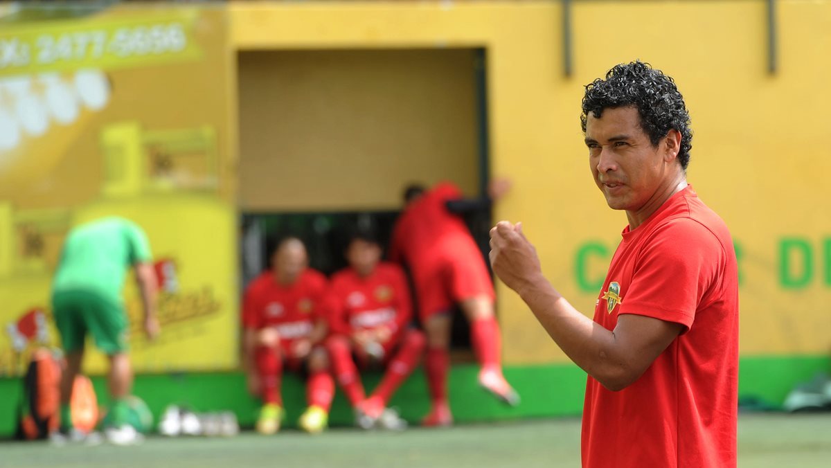 Fredy Ruano espera frenar el exquisito mediocampo que poseen los cremas para el duelo del sábado. (Foto Prensa Libre: Edwin Fajardo)