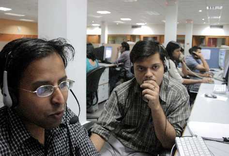 Empresas internacionales  buscan servicios de call center. (Foto Prensa Libre: AFP)