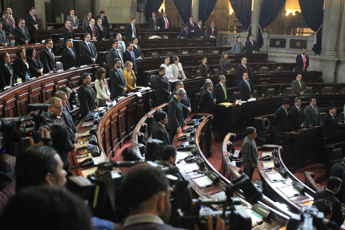 Diputados aprobaron el Presupuesto 2016 tan solo 6 minutos antes de agotarse el plazo constitucional. (Foto Prensa Libre: Hemeroteca PL)