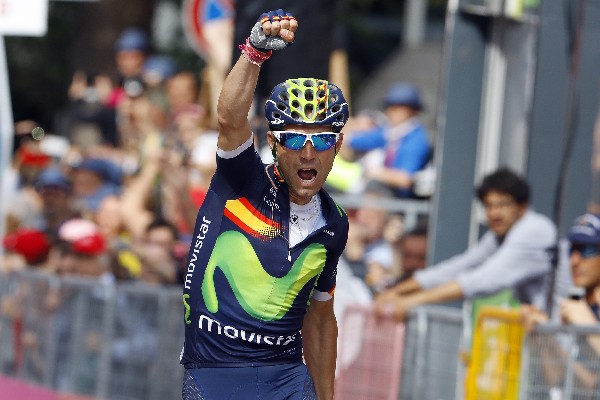 El español Alejandro Valverde gana la etapa 16 del Giro de Italia. (Foto Prensa Libre: AFP)