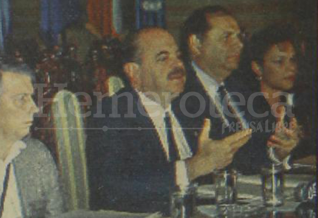 Roxana Baldetti (al fondo) fue funcionaria durante el gobierno de Jorge Serrano Elías. (Foto: Hemeroteca PL)