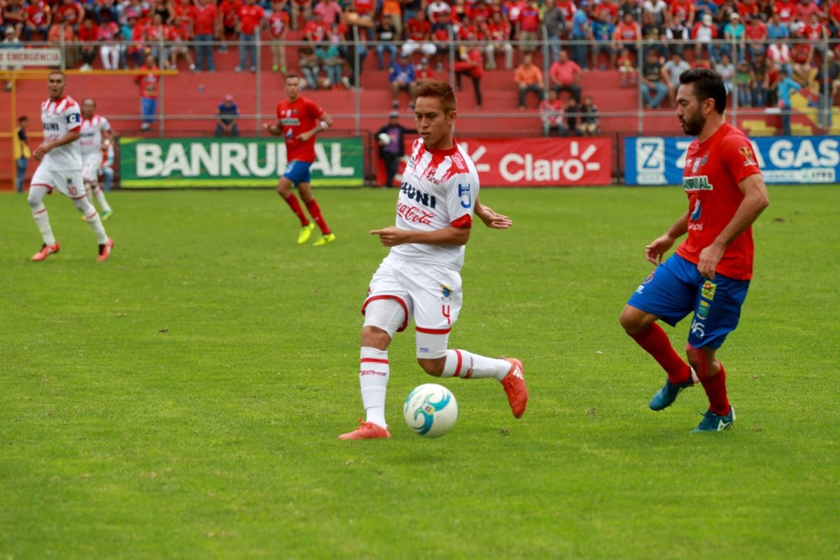 Municipal está resurgiendo en el Torneo Apertura 2017. (Foto Prensa Libre: Carlos Vicente)