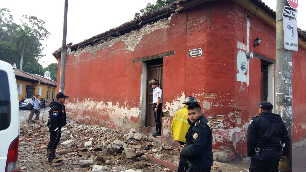 Sismo dañó vivienda en Antigua Guatemala, Sacatepéquez. (Foto Prensa Libre: Renato Melgar)
