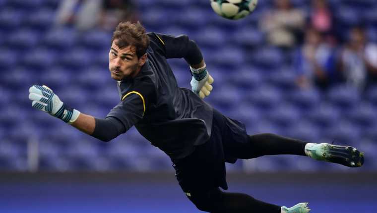Casillas consiguió este domingo el título de la liga portuguesa con el Oporto. (Foto Prensa Libre: AFP)