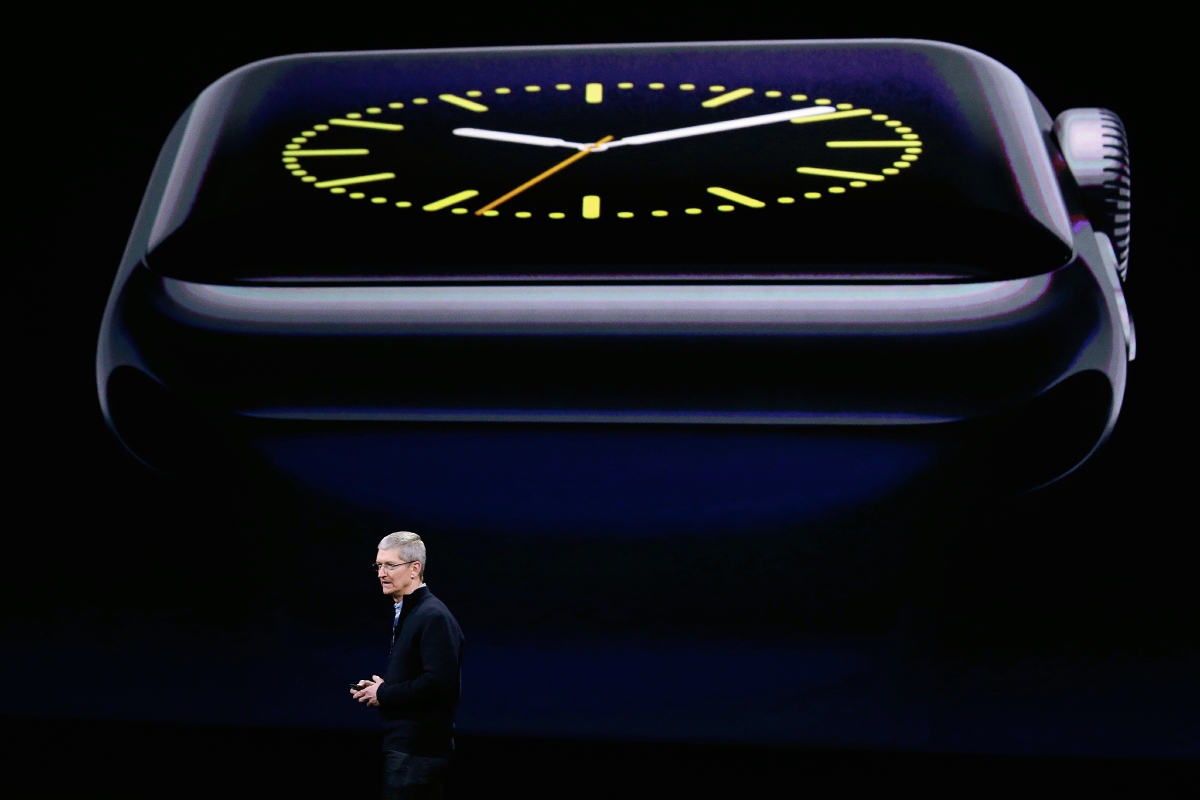 Tim Cook presentó el reloj de Apple durante un evento  en San Francisco. (Foto Prensa Libre: AP)