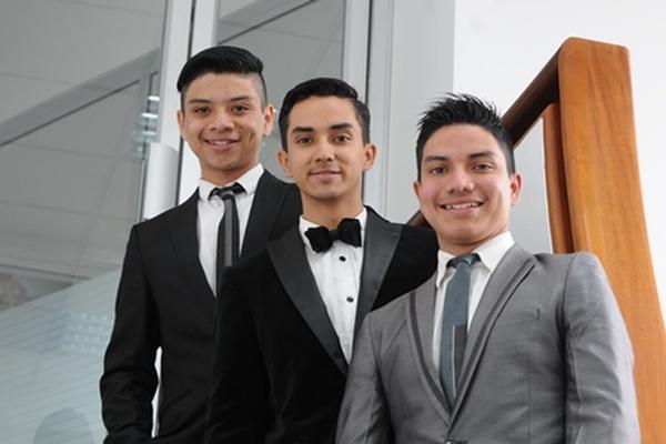 Marco Daniel, Christian y José Carlos Hernández Monzón, los tres menores de Gotas de Luz. (Foto Prensa Libre: Pamela Saravia F.)