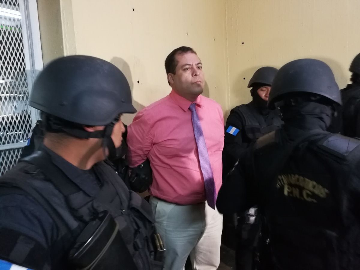 Julio Juárez invoca a Dios en su llegada a Tribunales