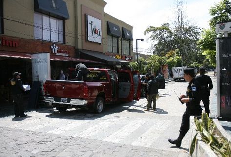 Tres jóvenes muertos y otros ocho heridos dejó  una balacera ocurrida el fin de semana en un comercio de la Zona Viva. (Esbin García)