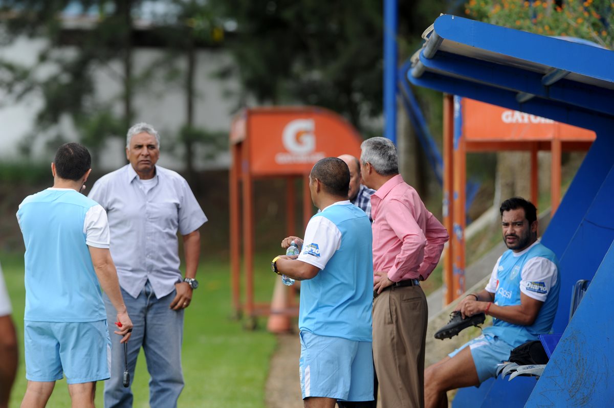 Wálter Claverí gira el llamado a 24 jugadores para el fogueo contra Panamá. (Foto Prensa Libre: Edwin Fajardo).