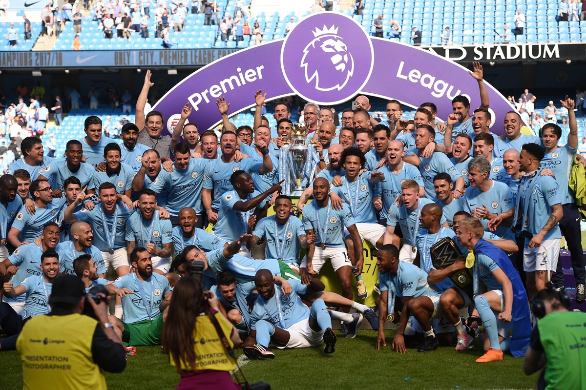 Los jugadores del Manchester City festejaron el título de campeones de la Premier League. (Foto Prensa Libre: AFP)
